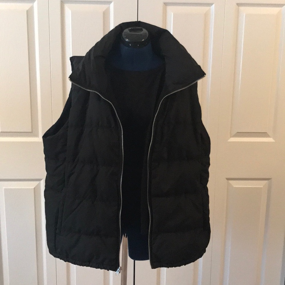 Almost new Old Navy black fleece lined puffer vest